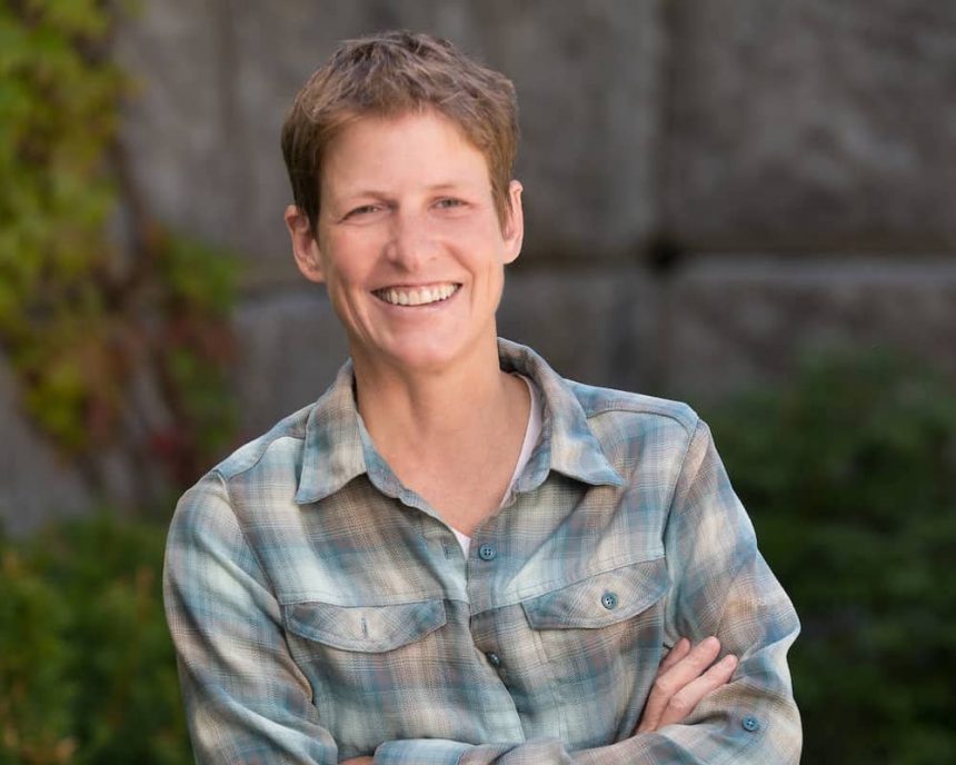 Dr Linda Bohacek – General & Endocrine Surgeon & PES Board Member